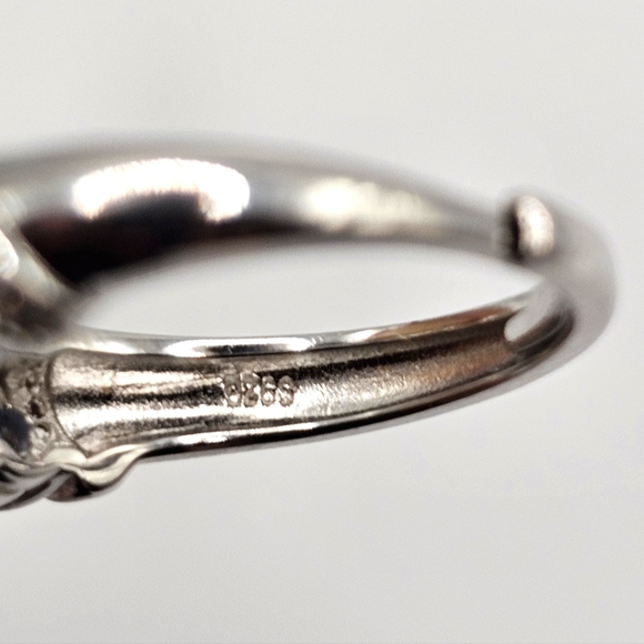 Blue Topaz Ring - Picture 5 of 5